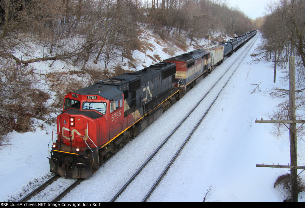 CN 5795 & BCOL 4626